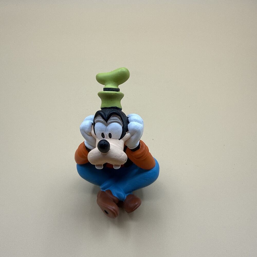 Vintage Hand Painted Disney PVC Goofy Sitting Figure